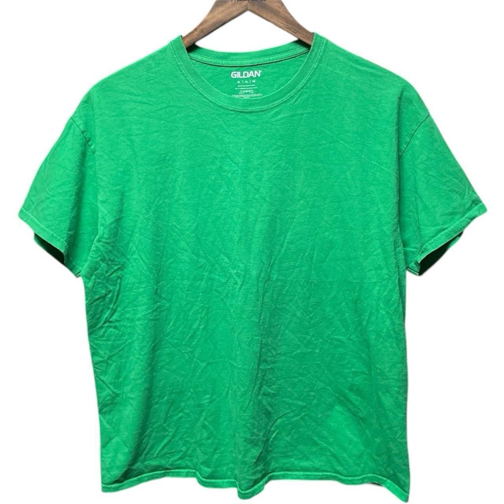 plain blank basic green Gildan short sleeve crewneck casual work school T-shirt